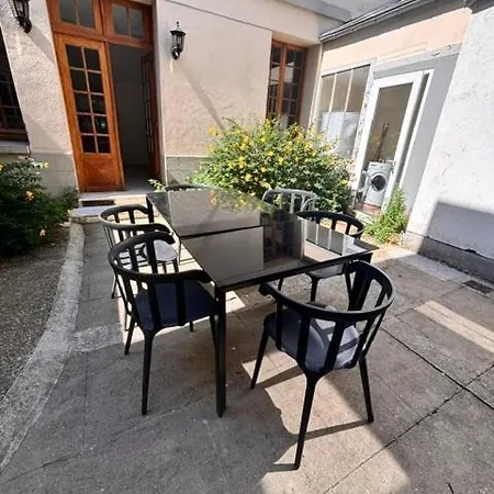 French House - Centre Hébergement de vacances