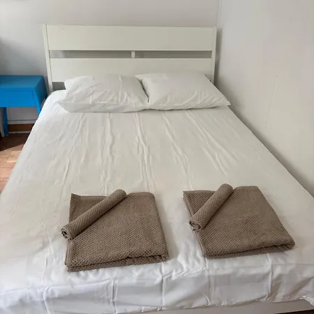 French House - Centre Hébergement de vacances *